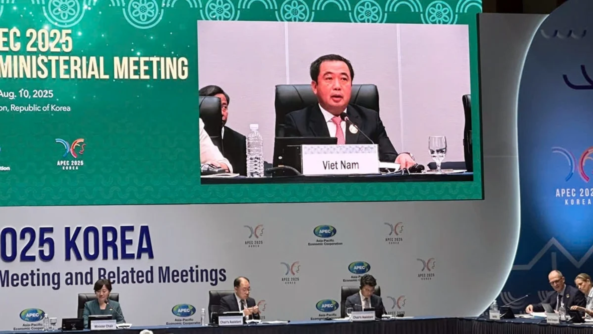 Vietnam puts forward four proposals for food security cooperation at APEC